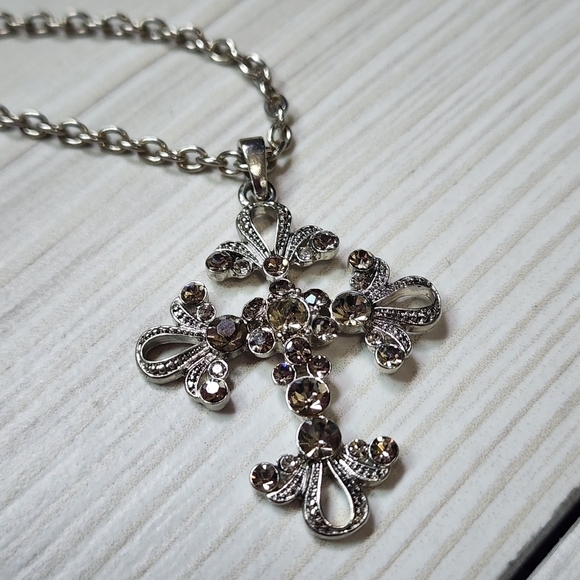 Cookie Lee Jewelry - Cookie Lee Silver Cross Pendant Necklace #23412 NWT